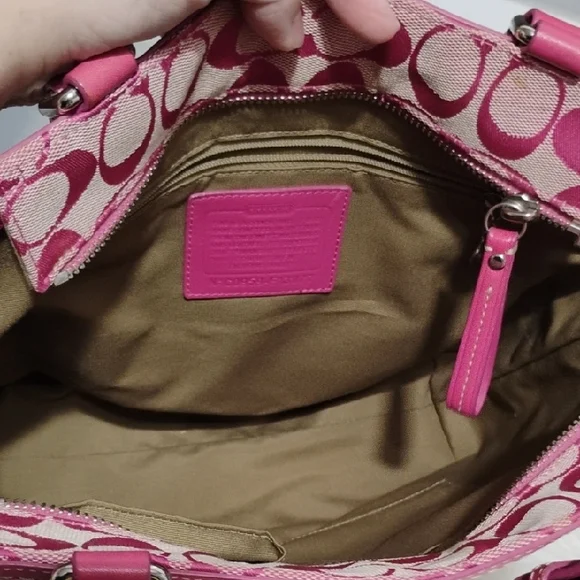 SALE! Coach Hampton Signature 🩷 Pink/Silver Tote GUC - Picture 12 of 15